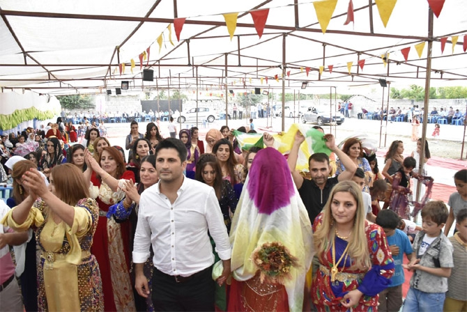 Kahraman ve Karaman ailesinin mutlu günü 1