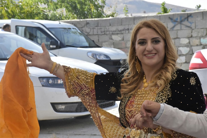 Kahraman ve Karaman ailesinin mutlu günü 16