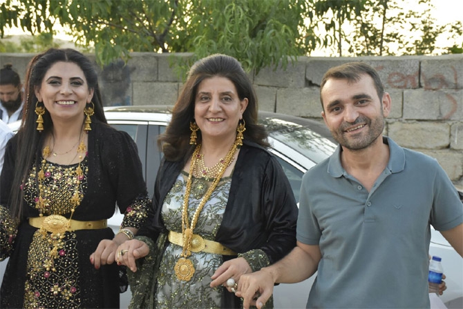 Kahraman ve Karaman ailesinin mutlu günü 18