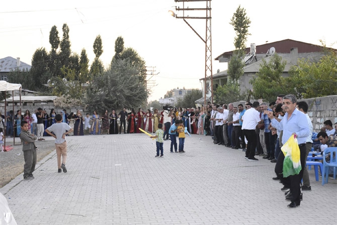 Kahraman ve Karaman ailesinin mutlu günü 35