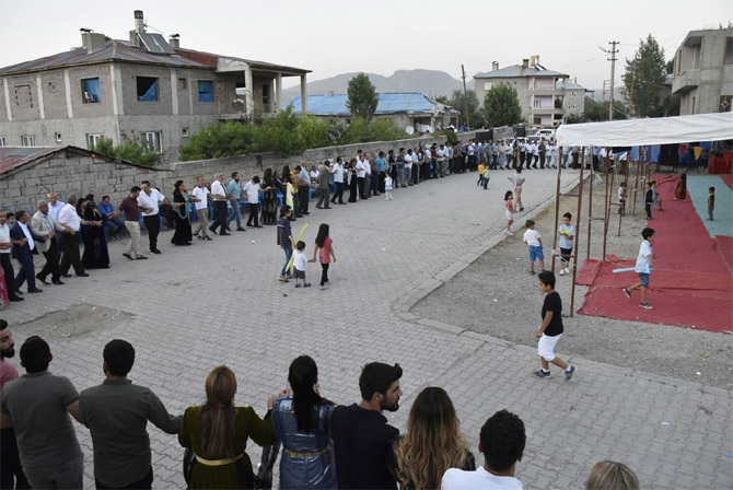 Kahraman ve Karaman ailesinin mutlu günü 37