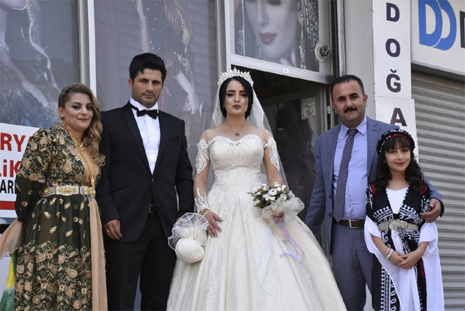 Kahraman ve Karaman ailesinin mutlu günü 42