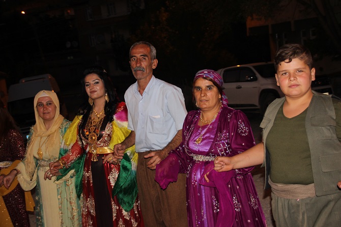 Aydın ve Çelik ailesinin mutlu günü 28