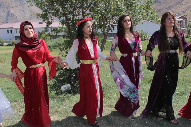 Aydın ve Çelik ailesinin mutlu günü 70