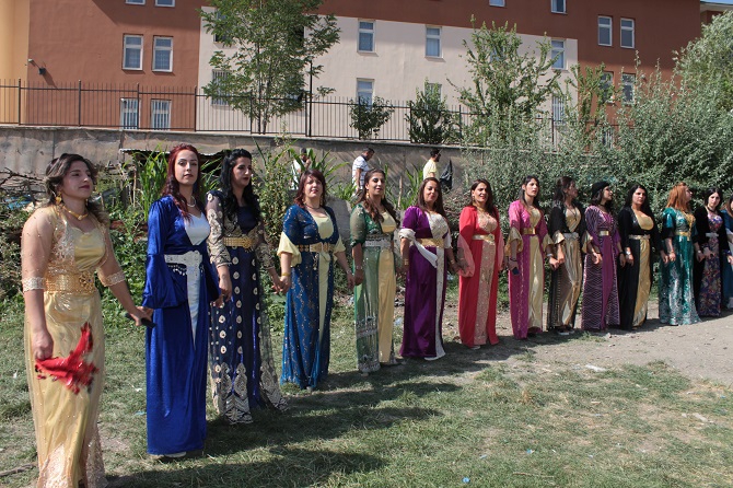 Aydın ve Çelik ailesinin mutlu günü 75