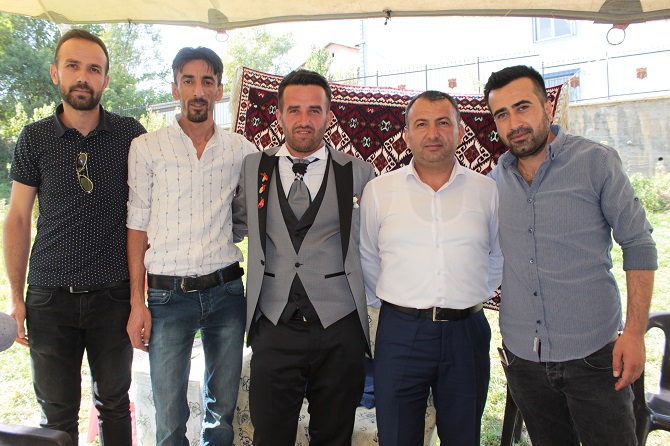 Aydın ve Çelik ailesinin mutlu günü 90