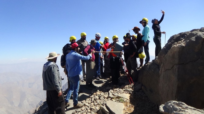 Hakkarili Dağcılardan Sümbül’ün zirvesinde görsel şov! 10