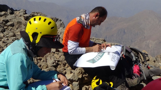 Hakkarili Dağcılardan Sümbül’ün zirvesinde görsel şov! 11