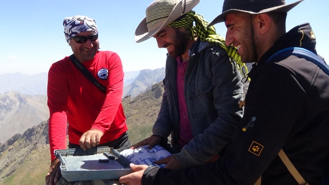 Hakkarili Dağcılardan Sümbül’ün zirvesinde görsel şov! 12