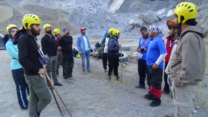 Hakkarili Dağcılardan Sümbül’ün zirvesinde görsel şov! 5