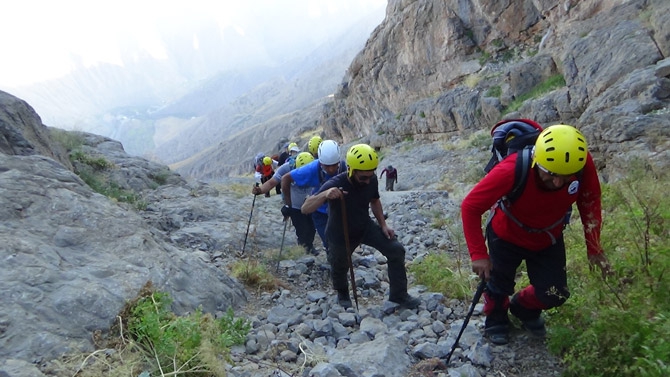 Hakkarili Dağcılardan Sümbül’ün zirvesinde görsel şov! 8