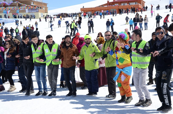 HAKKARİ’DE 'KAR FESTİVALi' 38