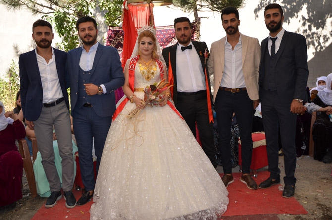 Kahraman ailesinin mutlu günü 2