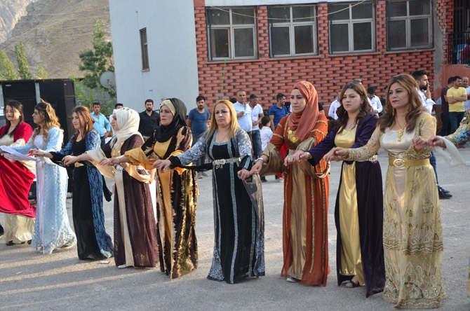 Gülbay ailesinin mutlu günü 17