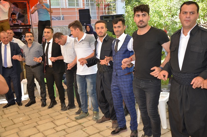 Ölmez ailesinin mutlu günü 26