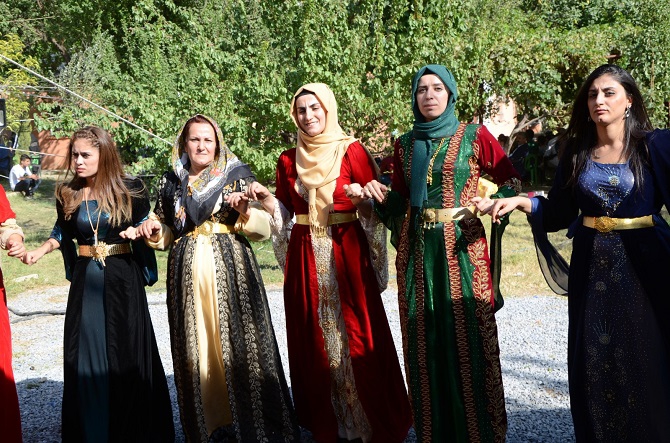 Ölmez ailesinin mutlu günü 28