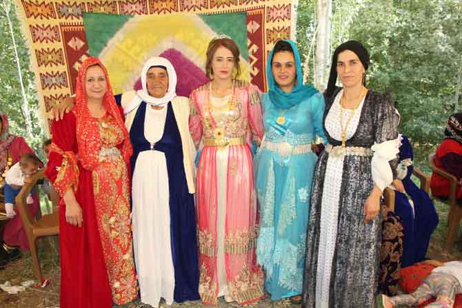 Koç ailesinin mutlu günü 11