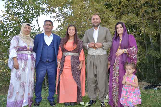 Koç ailesinin mutlu günü 12