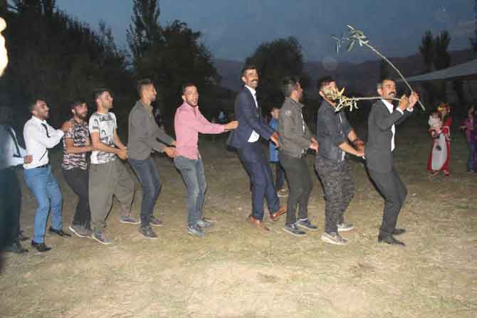 Koç ailesinin mutlu günü 22