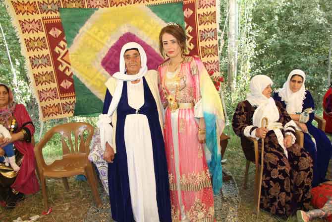 Koç ailesinin mutlu günü 34