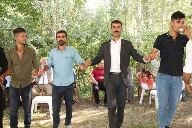 Koç ailesinin mutlu günü 36