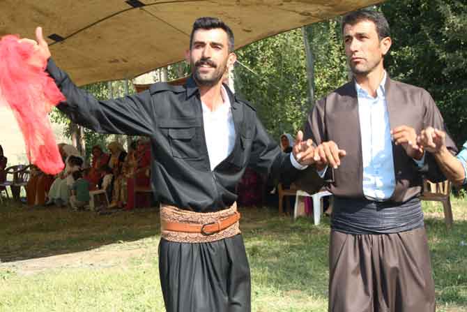 Koç ailesinin mutlu günü 8