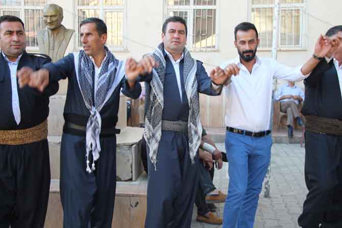 Hakkarili öğretmen çiftin mutlu günü! 12