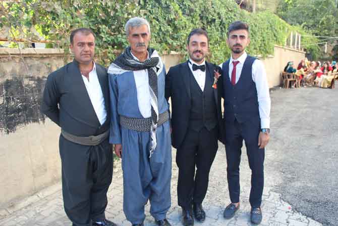 Hakkarili öğretmen çiftin mutlu günü! 13