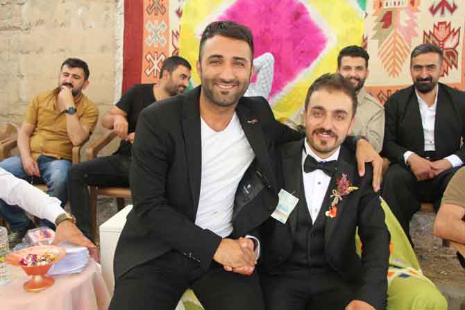 Hakkarili öğretmen çiftin mutlu günü! 15