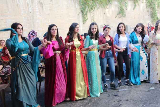 Hakkarili öğretmen çiftin mutlu günü! 17