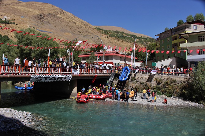 Hakkari Cilo Rafting Takımımız Türkiye üçüncüsü oldu. 10