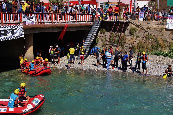 Hakkari Cilo Rafting Takımımız Türkiye üçüncüsü oldu. 11