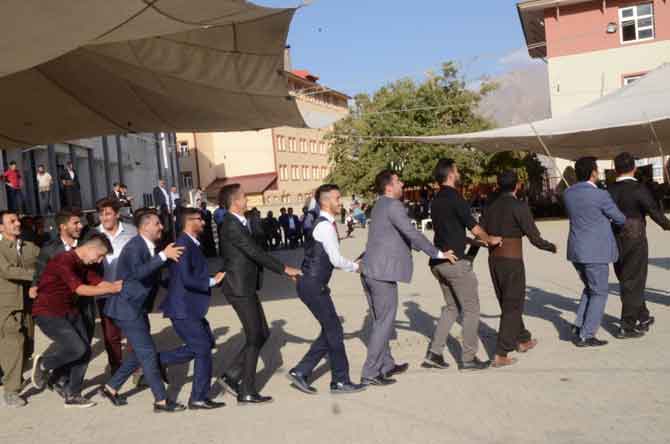 Ölmez ailesinin mutlu günü 15