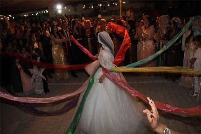 Ölmez ailesinin mutlu günü 16