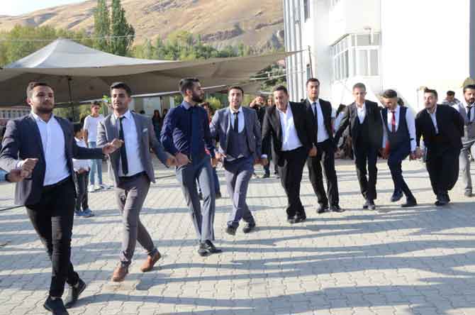 Ölmez ailesinin mutlu günü 17