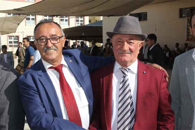 Ölmez ailesinin mutlu günü 25