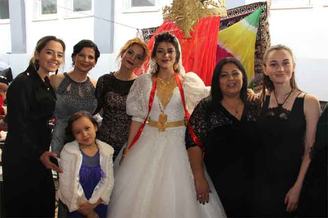 Ölmez ailesinin mutlu günü 26