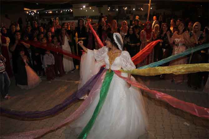 Ölmez ailesinin mutlu günü 28