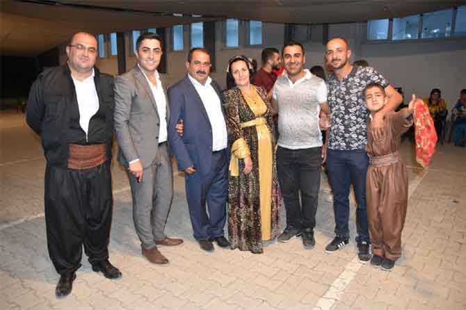 Ölmez ailesinin mutlu günü 39