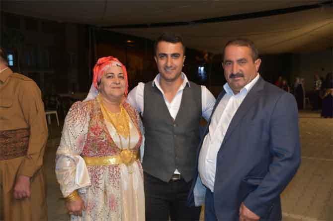 Ölmez ailesinin mutlu günü 43