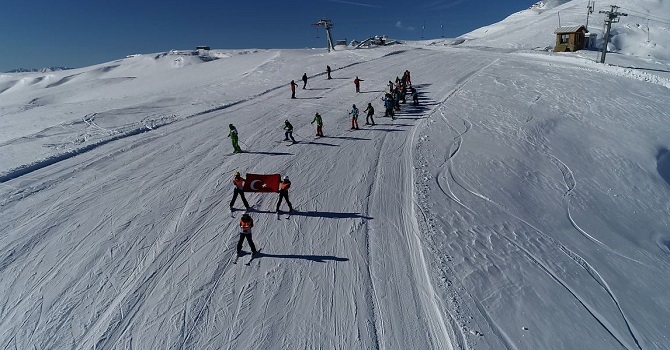 Hakkari dağlarında kayak sezonu açıldı 1