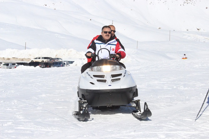 Hakkari dağlarında kayak sezonu açıldı 13