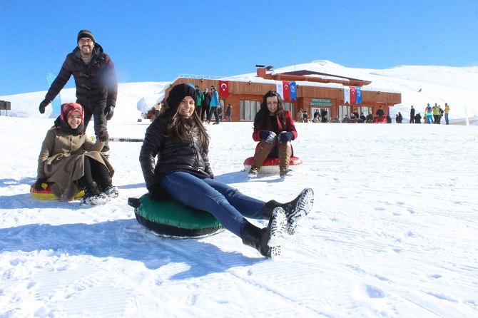Hakkari dağlarında kayak sezonu açıldı 17