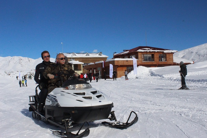 Hakkari dağlarında kayak sezonu açıldı 3