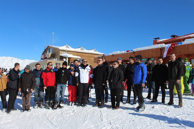 Hakkari dağlarında kayak sezonu açıldı 9