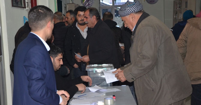 HDP, Hakkari'de ön seçime gitti 3