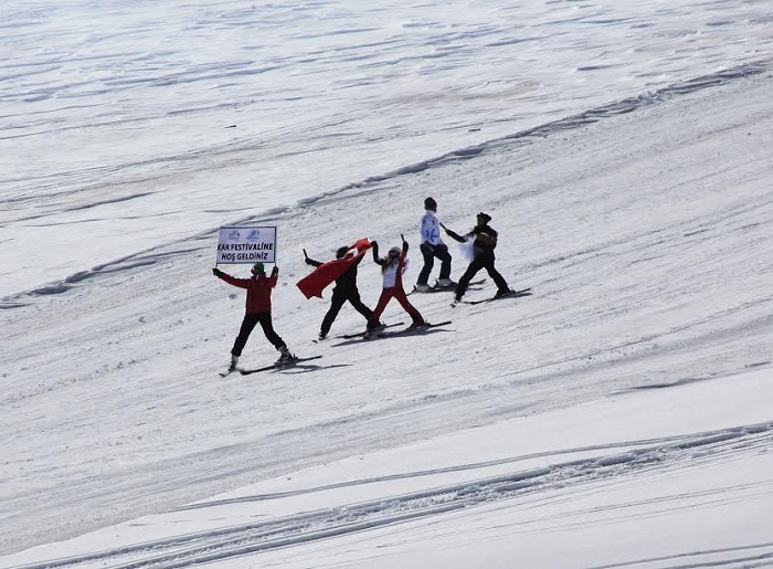 İYİ ŞEYLER DE OLUYOR 16