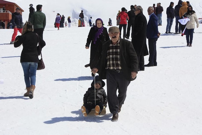 İYİ ŞEYLER DE OLUYOR 4