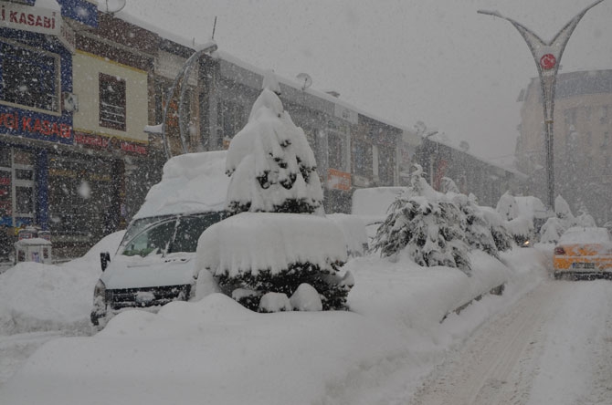 Hakkari yeni yıla kar yağışı altında girdi! 14