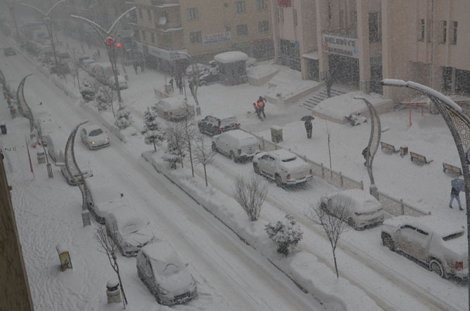 Hakkari'de kar yağışı! 2